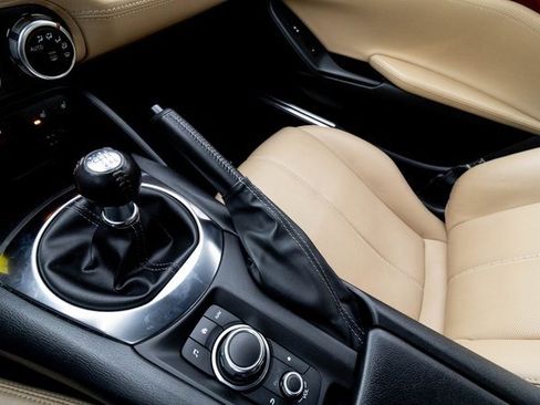 Used 2020 MAZDA MX-5 Miata RF Grand Touring image 10