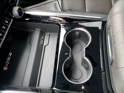 Used 2026 Chevrolet Tahoe High Country image 17