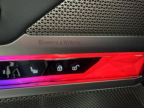 Used 2023 BMW 740i w/ Parking Assistance Package image 32