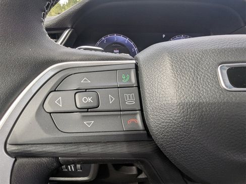 Used 2025 Jeep Grand Cherokee Altitude image 20