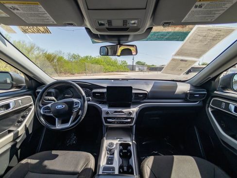 Used 2022 Ford Explorer XLT image 18