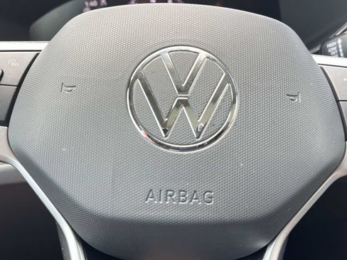 Used 2024 Volkswagen Taos SE AWD/4WD image 38
