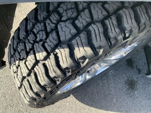 Used 2021 GMC Sierra 1500 SLT w/ SLT Premium Package image 22