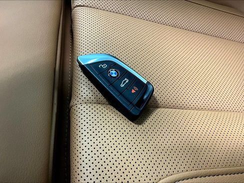 New 2025 BMW 330i Sedan w/ Convenience Package RWD image 23