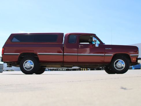 Used 1993 Dodge D/W Truck 250 RWD image 19