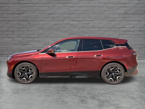 Used 2022 BMW iX xDrive50 w/ Premium Package AWD/4WD image 3