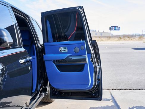 Used 2021 Rolls-Royce Cullinan Black Badge image 31