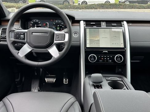 New 2025 Land Rover Discovery Dynamic SE image 25