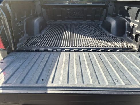Used 2022 Chevrolet Silverado 1500 LT RWD image 6