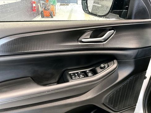 Used 2023 Jeep Grand Cherokee Altitude image 11