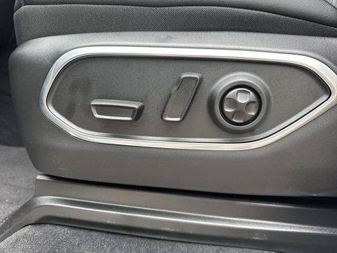 New 2026 Jeep Grand Wagoneer L Limited AWD/4WD image 10