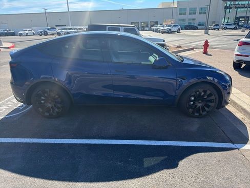 Used 2022 Tesla Model Y Long Range image 4