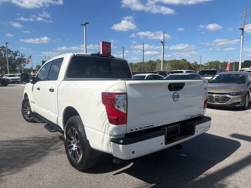 Used 2024 Nissan Titan SV w/ SV Convenience Package image 5