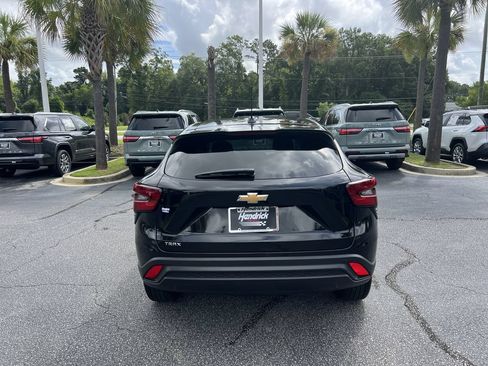 Used 2025 Chevrolet Trax LS FWD image 9