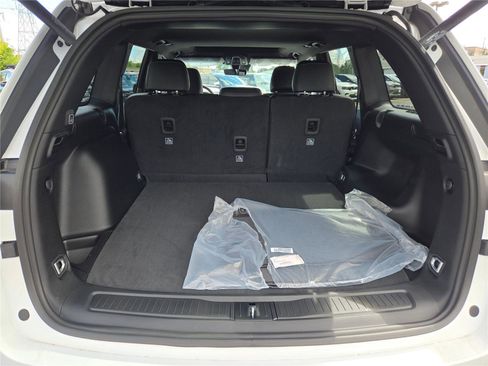 New 2025 Jeep Grand Cherokee Altitude image 19