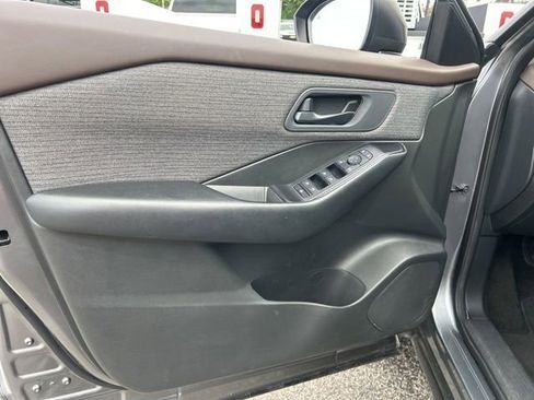 Used 2023 Nissan Rogue S AWD/4WD image 11