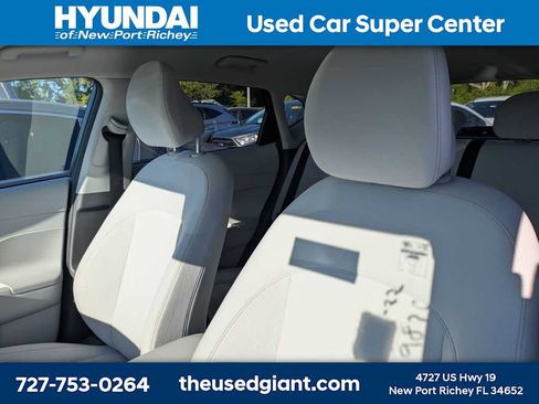 Used 2025 Hyundai Kona SEL FWD image 3