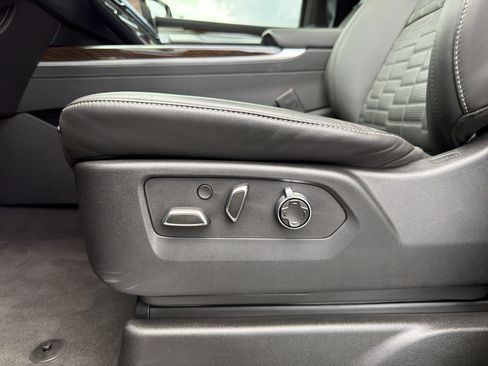 Used 2025 Cadillac Escalade Sport Platinum AWD/4WD image 25