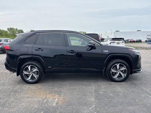 Used 2022 Toyota RAV4 SE w/ Weather & Moonroof Package AWD/4WD image 8