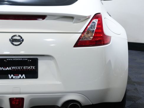 Used 2016 Nissan 370Z Touring RWD image 16
