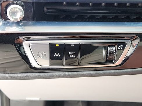 Used 2023 Cadillac Lyriq 2WD image 23