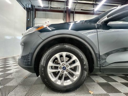 Used 2022 Ford Escape SE image 18