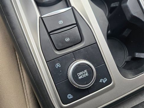 Used 2020 Ford Explorer XLT image 17