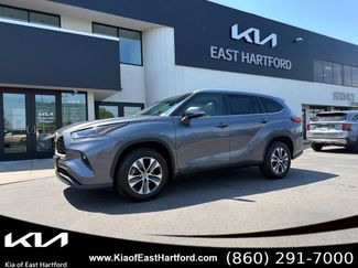 Used 2023 Toyota Highlander XLE AWD/4WD video 1