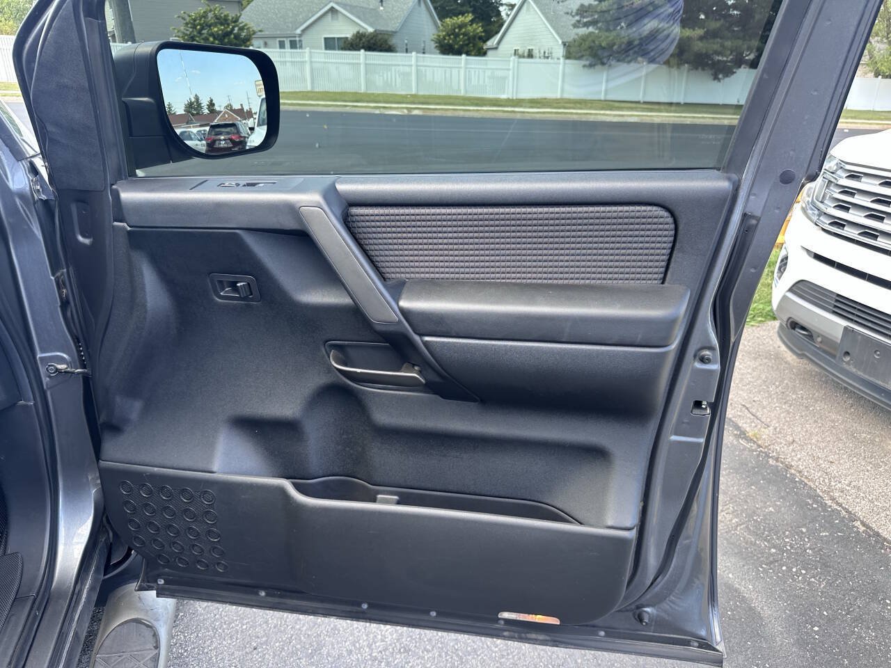 Used 2014 Nissan Titan SV w/ SV Value Truck Package AWD/4WD image 11