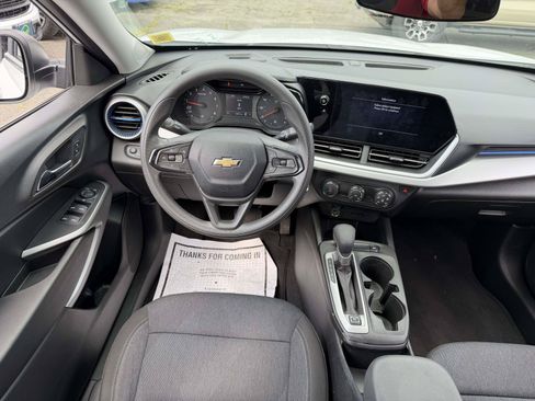 Certified 2024 Chevrolet Trax LS FWD image 11
