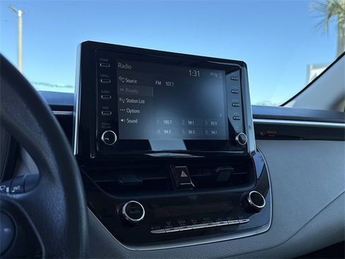 Used 2020 Toyota Corolla LE image 27