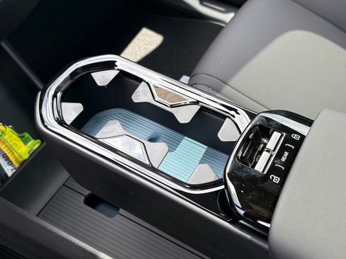 New 2025 Volvo EX30 Plus w/ Protection Package Premier image 12