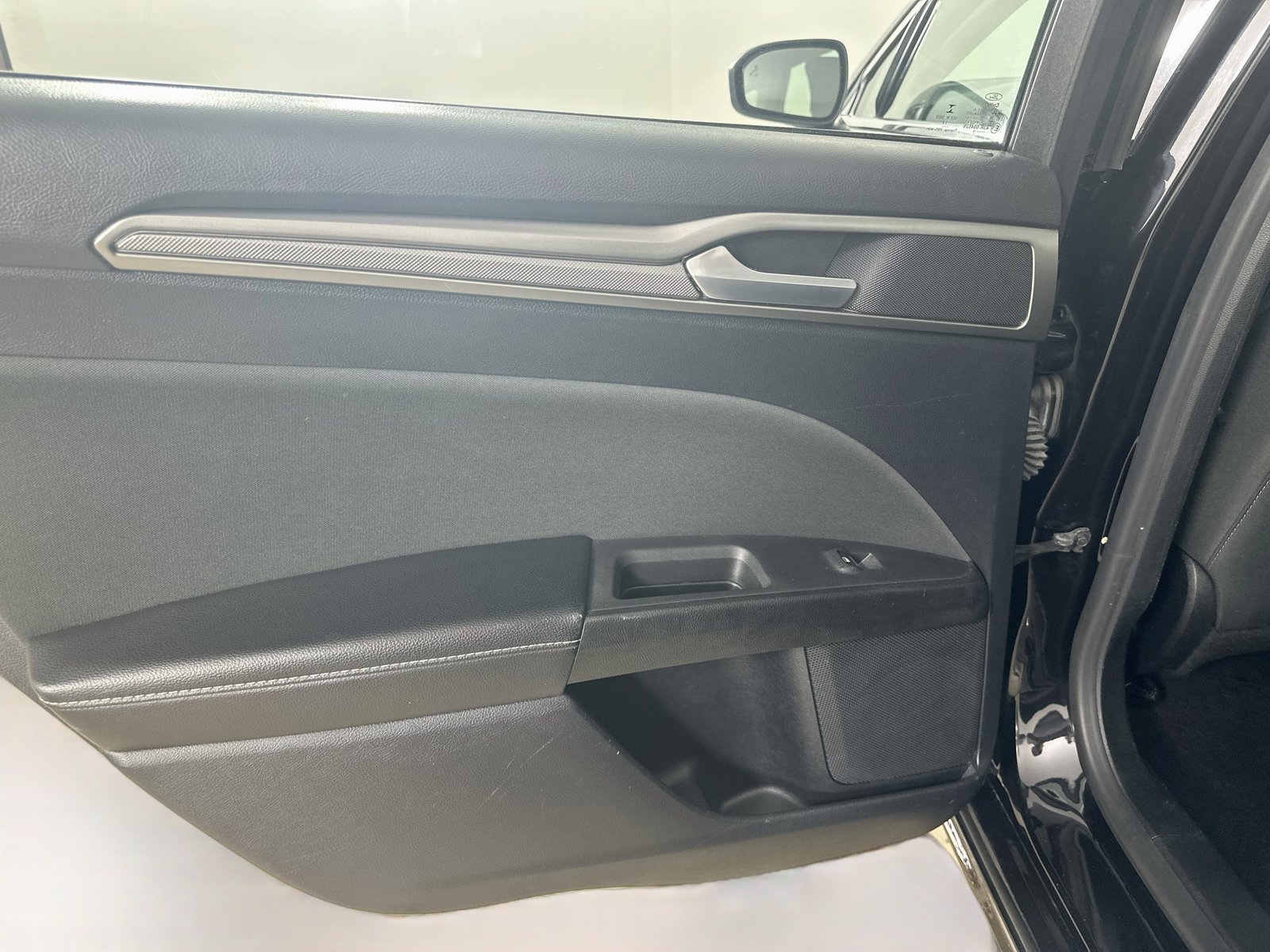 Used 2019 Ford Fusion SE FWD image 35