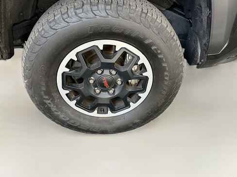 Used 2025 Toyota Tacoma TRD Off-Road image 11