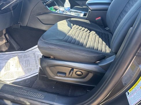 Used 2020 Ford Explorer XLT image 8