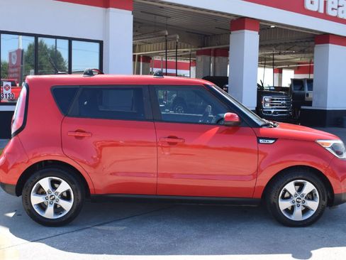 Used 2019 Kia Soul FWD image 3
