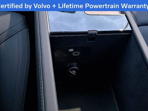 Certified 2025 Volvo XC90 B6 Plus image 33