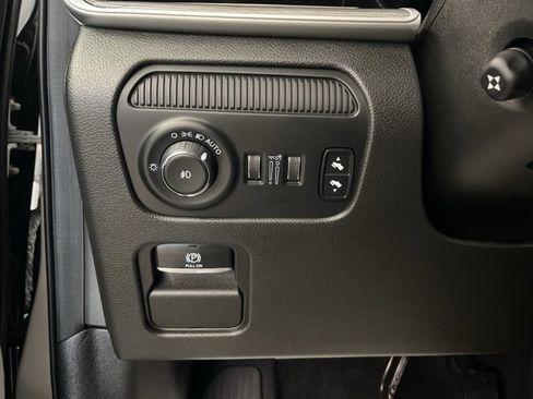 Used 2022 Jeep Wagoneer Series III w/ Premium Group I image 17