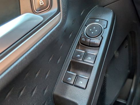 Used 2020 Ford Escape SE image 35