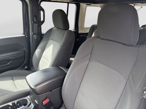 Used 2023 Jeep Wrangler Unlimited w/ Sun & Screen Package AWD/4WD image 15