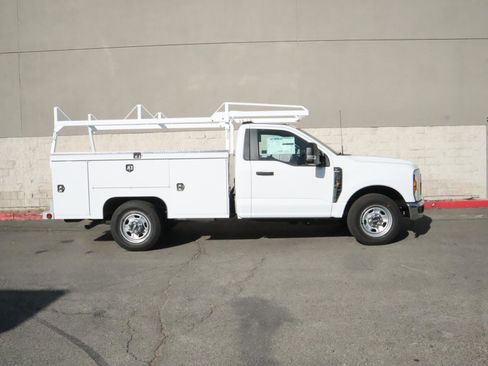 Used 2024 Ford F350 XL w/ XL Chrome Package image 2