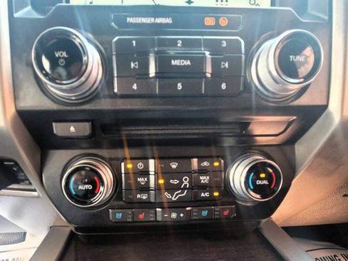 Used 2017 Ford F250 Platinum w/ Platinum Ultimate Package AWD/4WD image 19