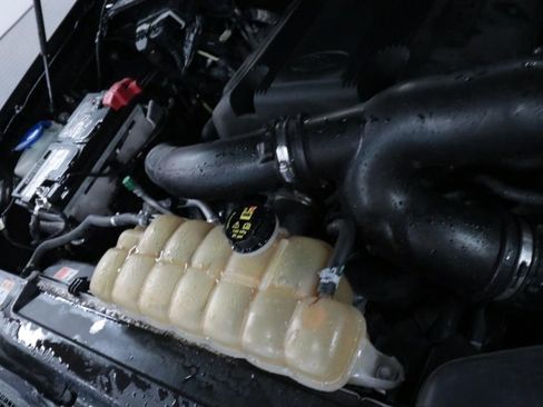 Used 2019 Ford Expedition XLT w/ Equipment Group 202A RWD image 8