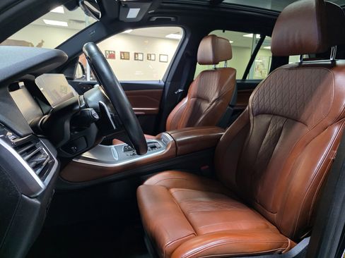 Used 2019 BMW X5 xDrive50i w/ M Sport Package image 17