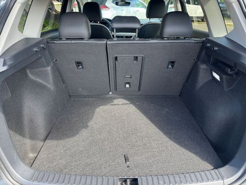 Used 2025 Volkswagen Taos SE image 31