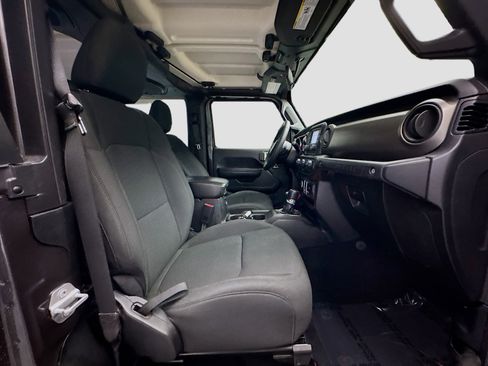 Used 2018 Jeep Wrangler Sport image 16