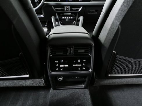 Certified 2025 Porsche Cayenne S image 21