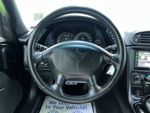 Used 2004 Chevrolet Corvette Coupe w/ Roof Package RWD image 19