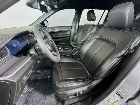 Certified 2024 Jeep Grand Cherokee L Limited w/ Luxury Tech Group II image 33