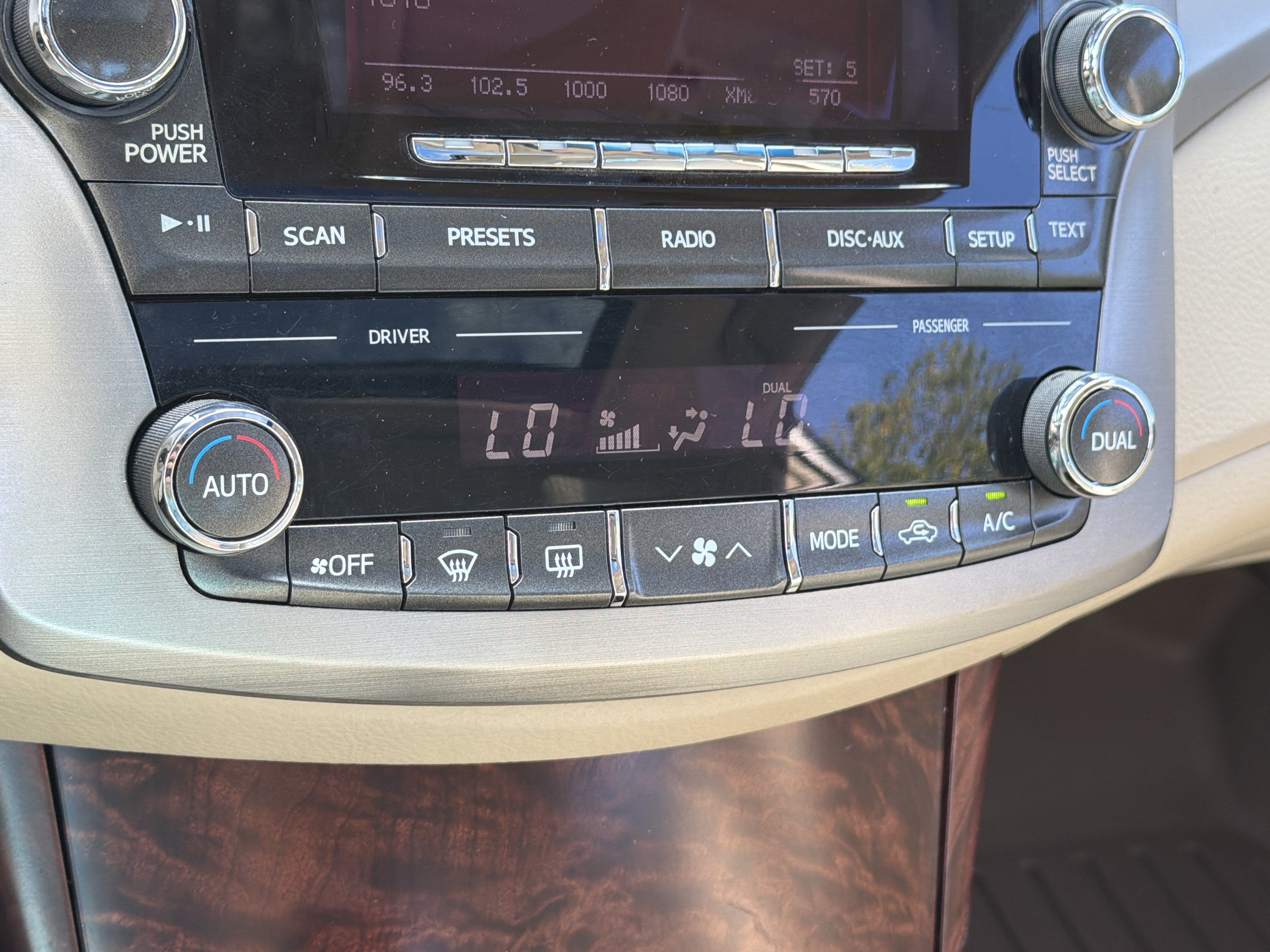 Used 2012 Toyota Avalon FWD image 21
